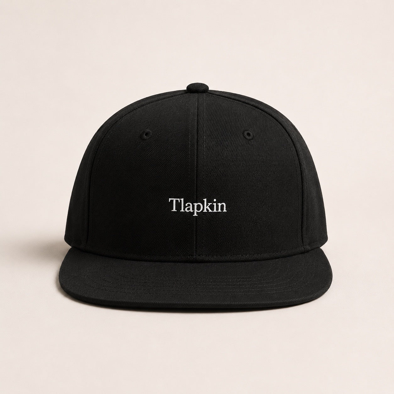 Černý Tlapkin snapback s bílým logem